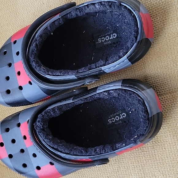 Sherpa Fleece Lined Crocs Grey/Red Plaid Youth 13 - Picture 4 of 7